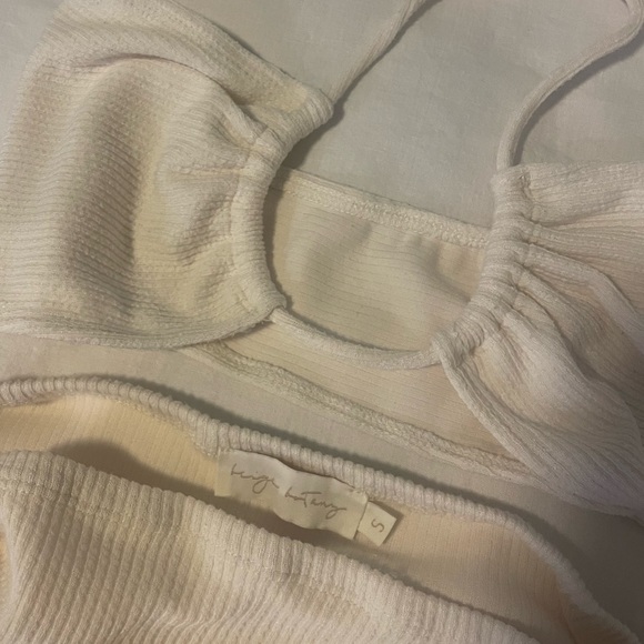 Beige Set - Picture 3 of 5